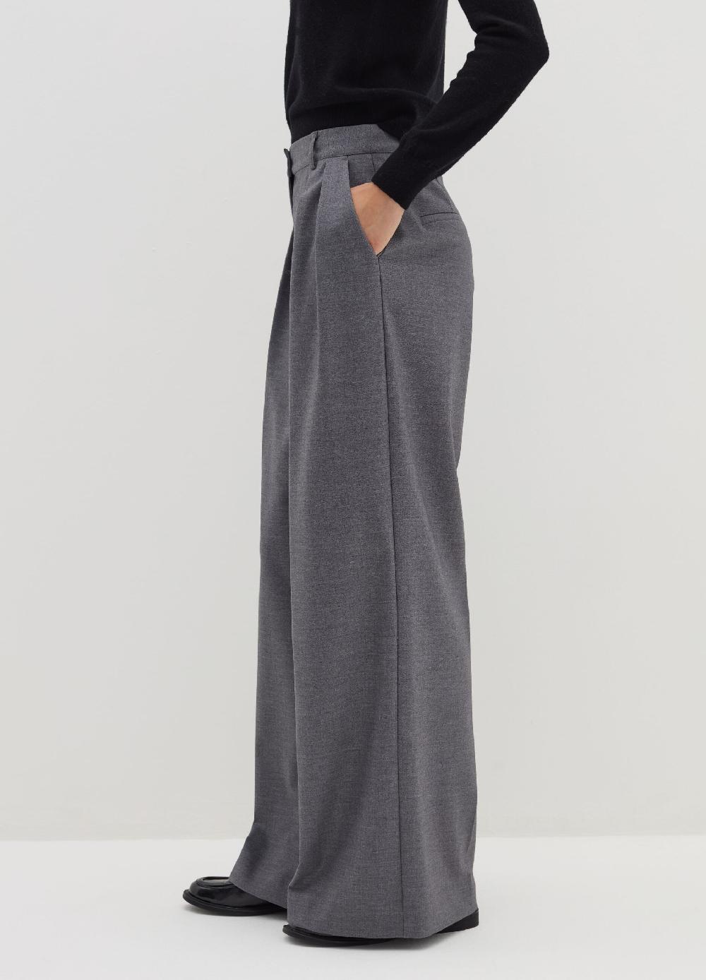 Stefanel Pantalone loose fit con pinces In Saldo