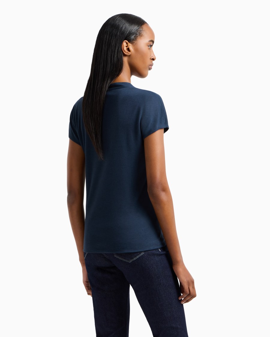 The world of armani TOP CON SCOLLO A V Nuova