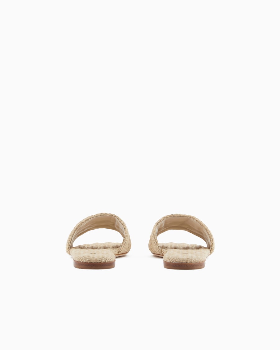 The world of armani SANDALI FLAT IN RAFIA TRAPUNTATA Sconti questo mese