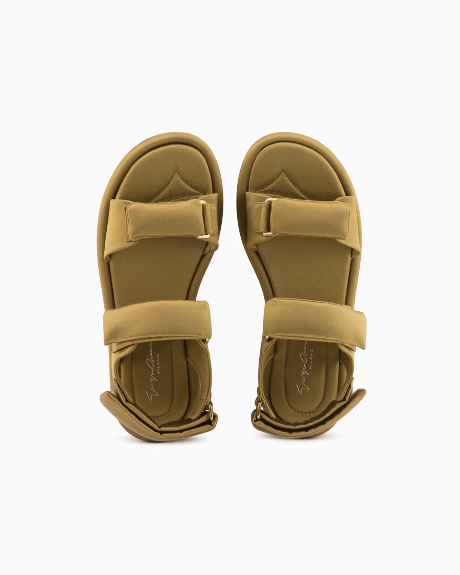 The world of armani SANDALI FLAT IN RASO IMBOTTITI Presa