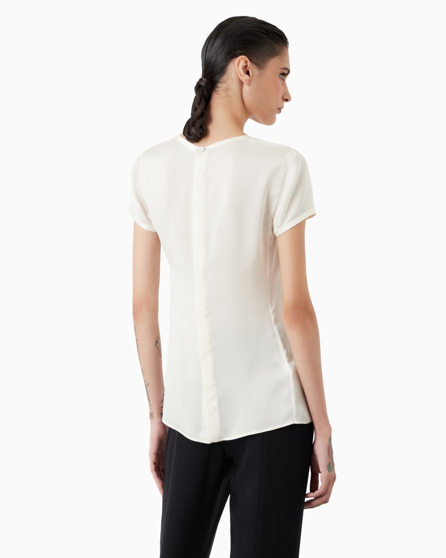 The world of armani BLUSA IN CHARMEUSE DI SETA CON SCOLLO A V Presa