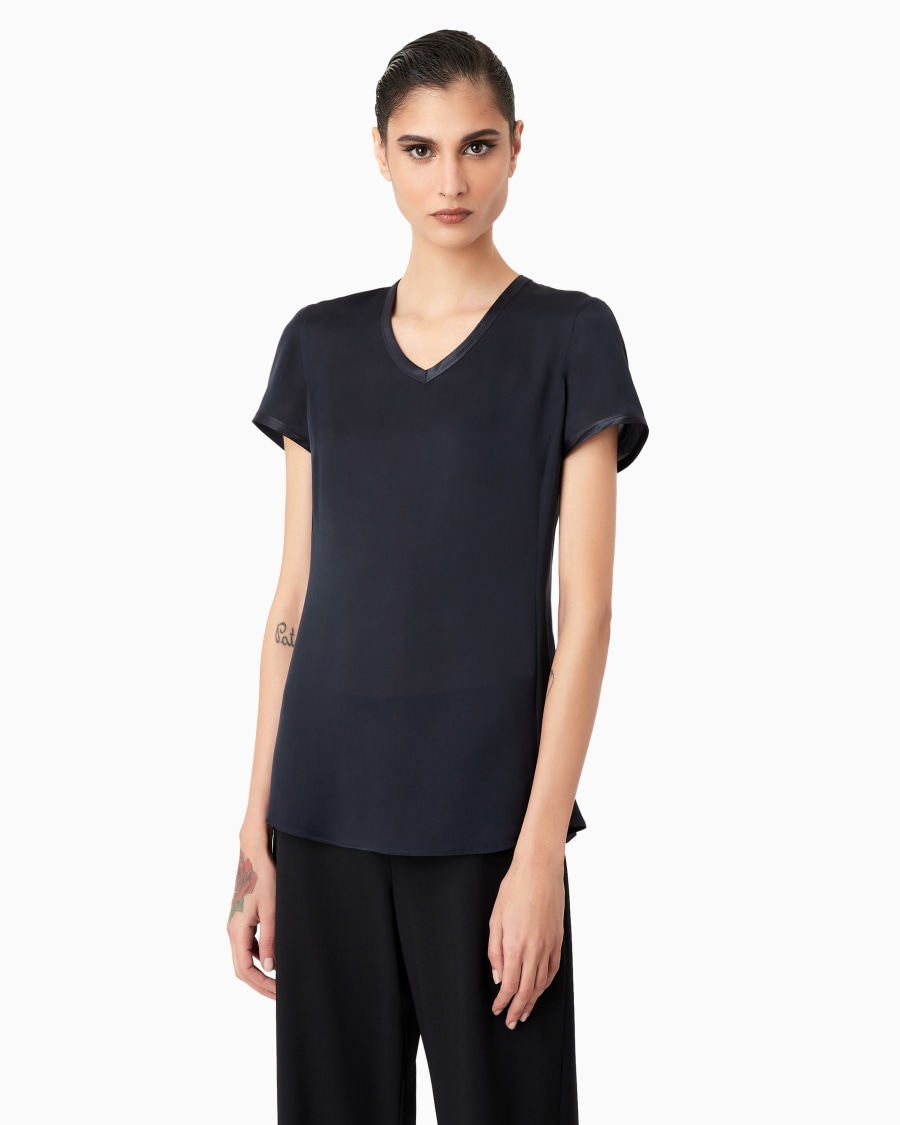 The world of armani BLUSA IN CHARMEUSE DI SETA CON SCOLLO A V Economico