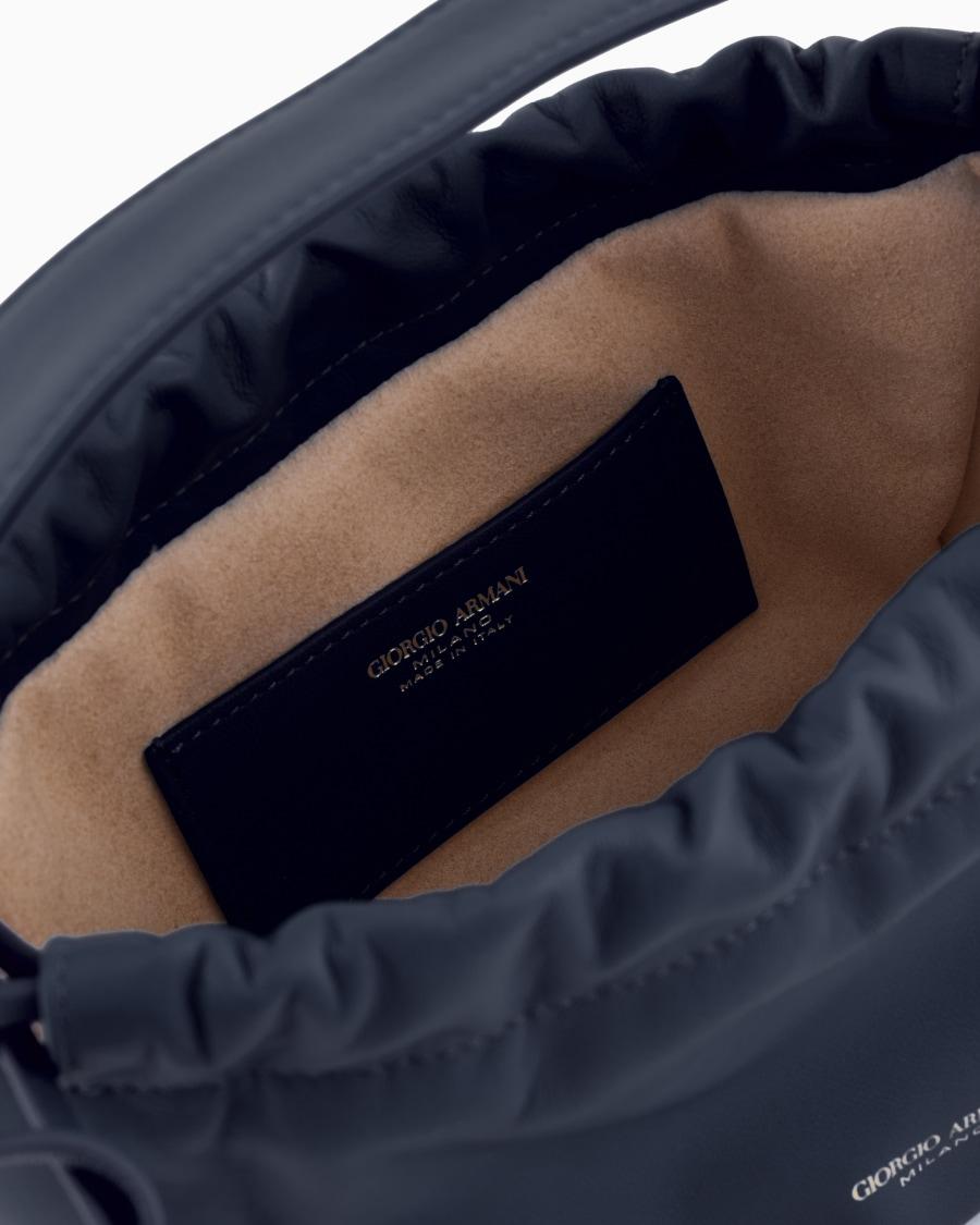 The world of armani BORSA A SECCHIELLO PICCOLA IN NAPPA ASV Negozio