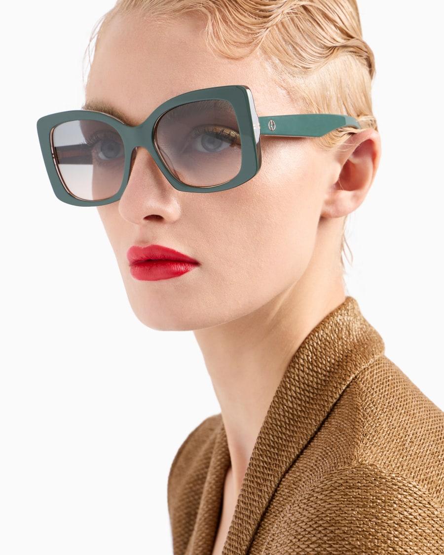 The world of armani OCCHIALI DA SOLE Vendite stagionali