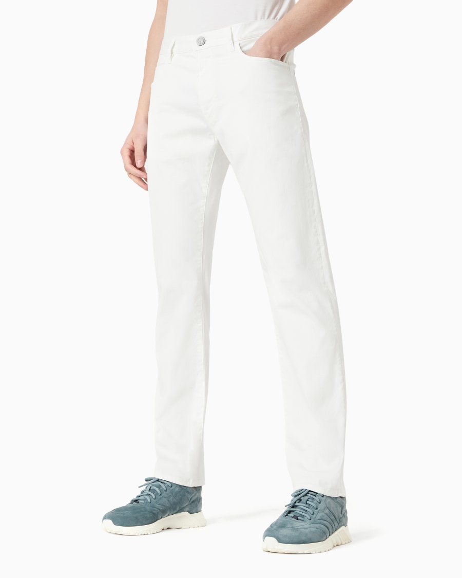 The world of armani PANTALONE 5 TASCHE REGULAR FIT IN COTONE STRETCH ACQUISTA ORA