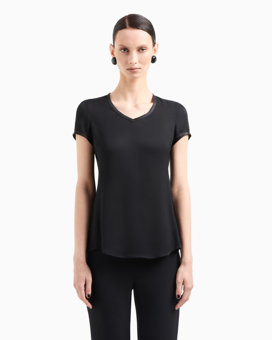 The world of armani BLUSA IN CHARMEUSE DI SETA CON SCOLLO A V Cyber Monday