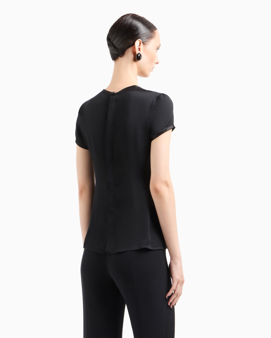 The world of armani BLUSA IN CHARMEUSE DI SETA CON SCOLLO A V Cyber Monday