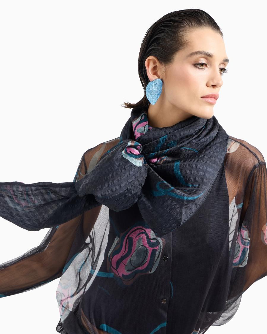 The world of armani FOULARD A TRIANGOLO IN SETA STAMPATA Bestseller