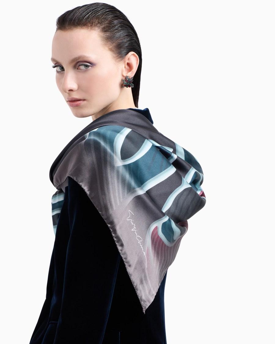 The world of armani STOLA IN SETA STAMPATA Offerte stagionali