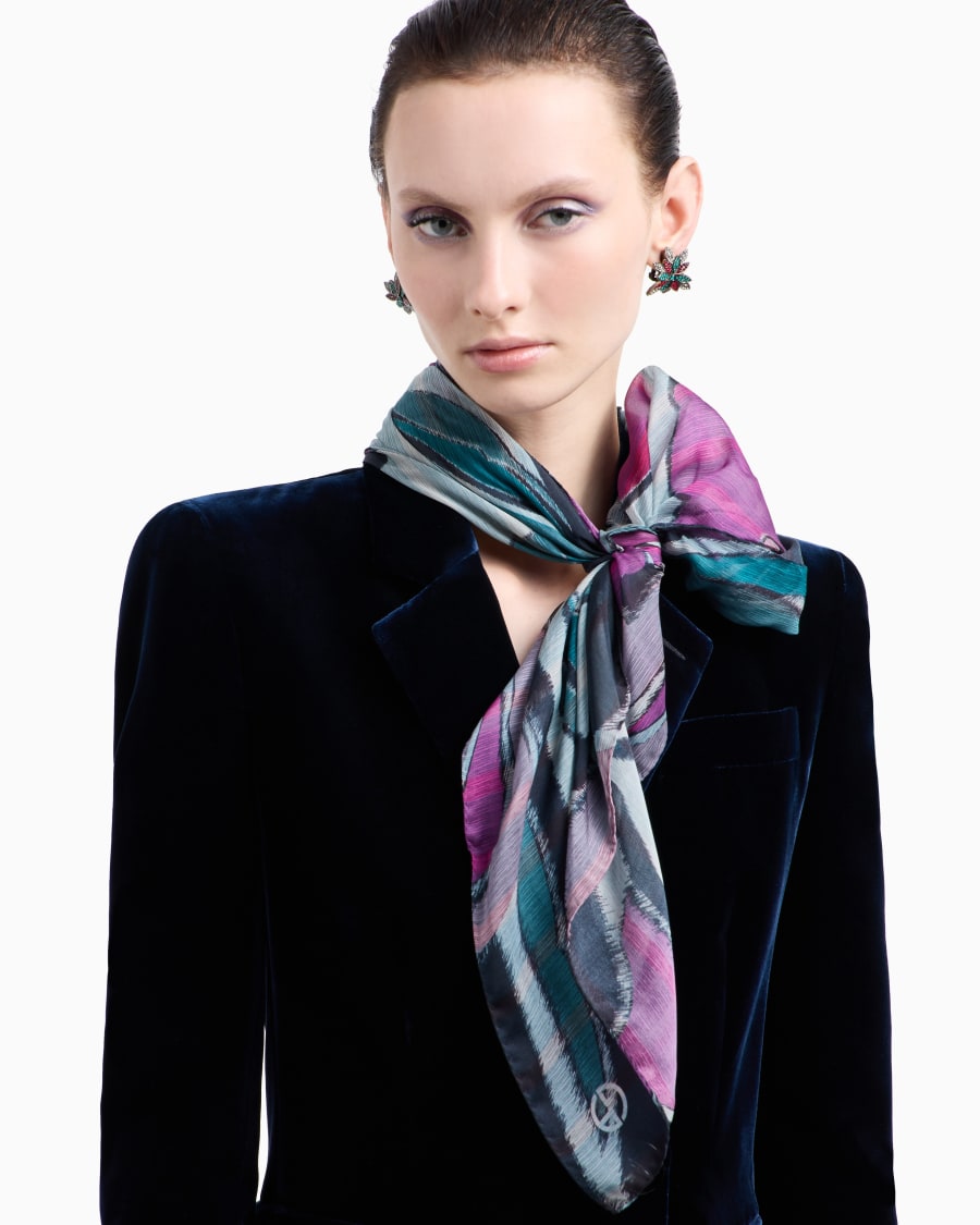 The world of armani FOULARD IN SETA STAMPATA ACQUISTA ORA