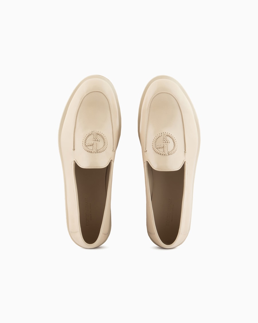 The world of armani MOCASSINI IN NAPPA VINTAGE CON LOGO RICAMATO 2025