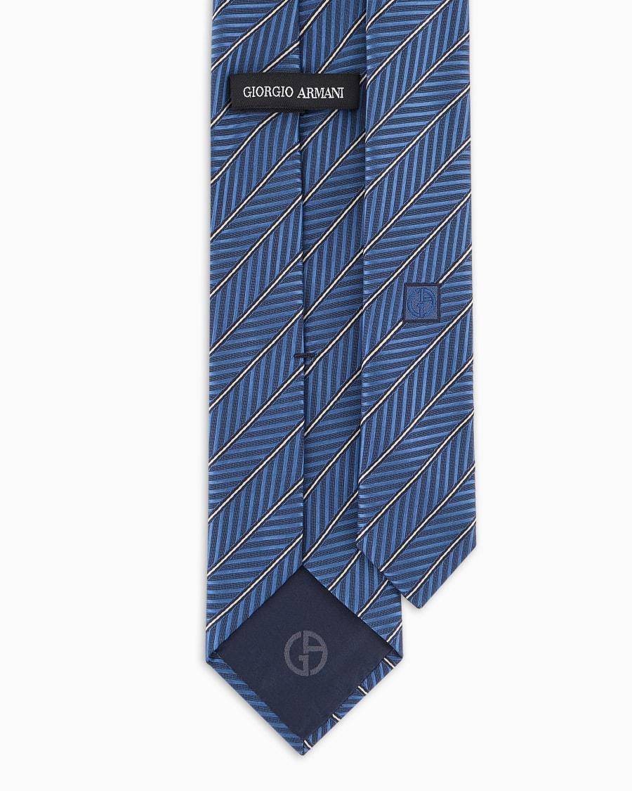 The world of armani CRAVATTA IN SETA JACQUARD REGIMENTAL Italia