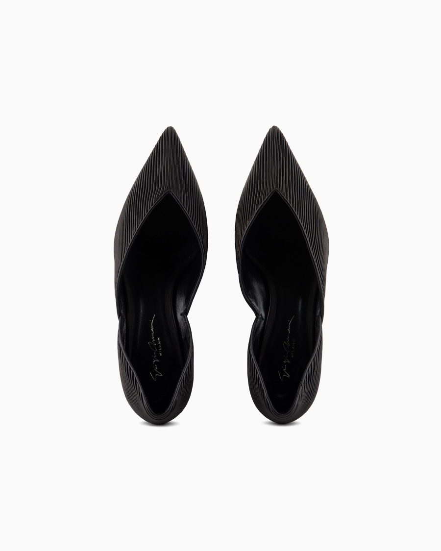 The world of armani DÉCOLLETÉ IN NAPPA PLISSÉ Offerta esclusiva